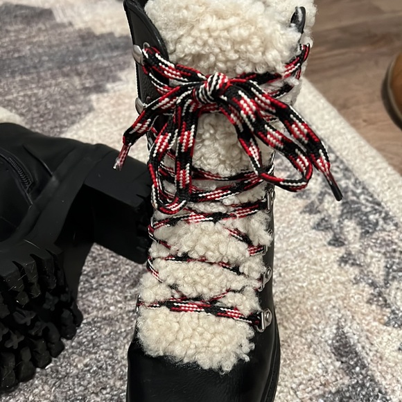 Universal Thread Lace Up Christmas Winter Boots Size 6.5 - Picture 3 of 9